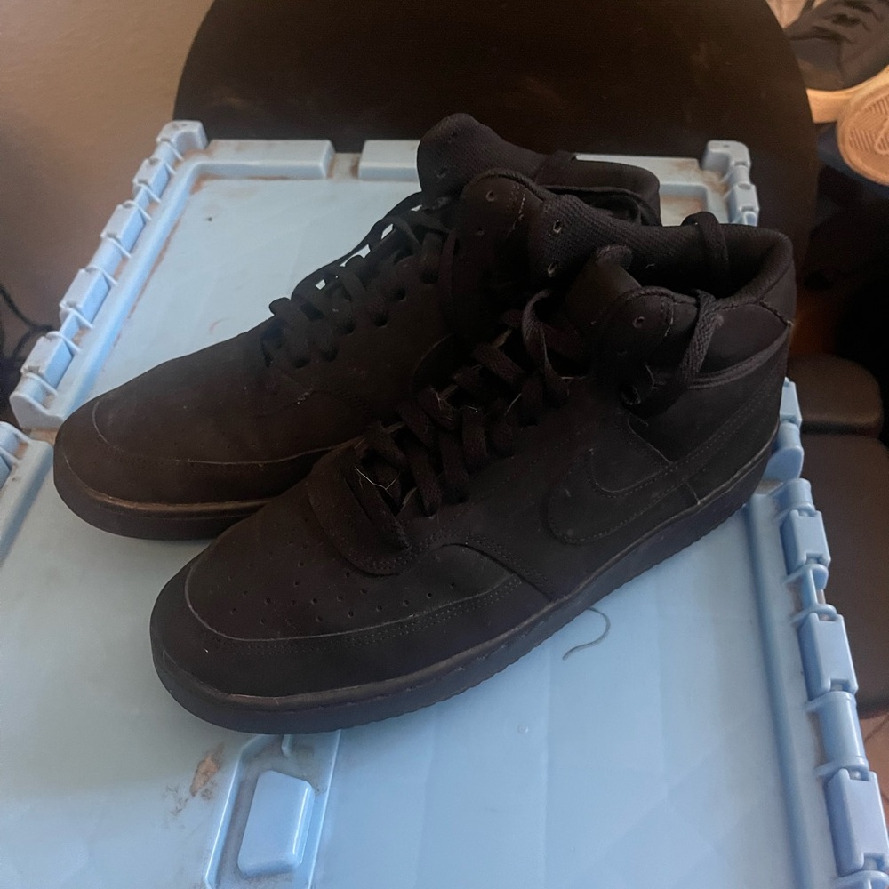 Nike shoes !! All black 9.5